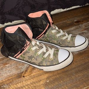 Converse Hi tops camo/black/stars